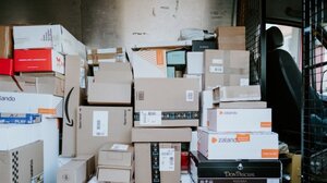 Σοκ με το περιεχόμενο δέματος με προορισμό τις ΗΠΑ