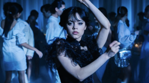 Wednesday: Η Jenna Ortega της σειράς του Netflix γράφει ιστορία 