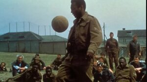 Ο Πελέ μάγεψε και στον κινηματογράφο - Το εντυπωσιακό ανάποδο ψαλίδι στην ταινία «Η μεγάλη απόδραση των 11»