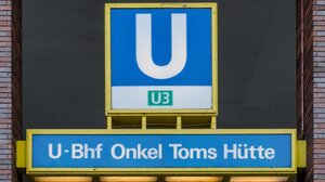 Διχασμένοι οι Βερολινέζοι με στάση του μετρό που λέγεται «Καλύβα του μπαρμπα-Θωμά»