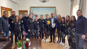 Μουσικές, όργανα, κάλαντα και… μπάλες του πόλο στο Δημαρχείο Χανίων