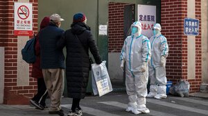 Συστάσεις για αποφυγή των ταξιδιών στην Κίνα από τρεις χώρες