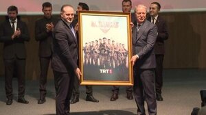 Ο Ακάρ παρουσίασε τηλεοπτική σειρά με τουρκική εισβολή στην Ελλάδα