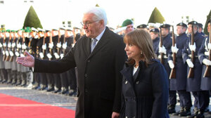 Κατερίνα Σακελλαροπούλου: «Απόλυτη σύμπνοια» με τον Σταϊνμάιερ απέναντι στον τουρκικό αναθεωρητισμό