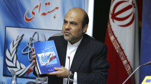 Μακρόν: Ειδεχθής και βάρβαρη πράξη η εκτέλεση του Αλιρεζά Ακμπάρι