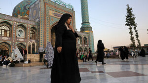 Ιράν: Η αστυνομία ξεκινά και πάλι να ελέγχει αν οι γυναίκες σε αυτοκίνητα φορούν χιτζάμπ