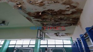 Μαθήματα σε διαδρόμους και τρεις τουαλέτες για 310 παιδιά