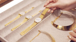 "Χρυσή" κλοπή σε βάρος ιδιοκτήτριας γνωστού καφέ - μπαρ των δυτικών προαστίων