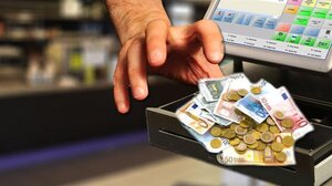 Είχε κάνει ... "επάγγελμα" τις κλοπές - Βρέθηκαν χιλιάδες ευρώ και ναρκωτικά 