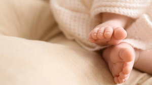 Μωρό πέθανε από την πείνα - Βρέθηκε δίπλα στη σορό του πατέρα του