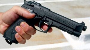 Είχε στο σπίτι πιστόλια, φυσίγγια και γεμιστήρες!