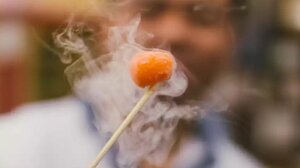 Εξαιρετικά επικίνδυνη η «ανάσα του δράκου»: Παιδιά τραυματίζονται τρώγοντας ζαχαρωτά με υγρό άζωτο