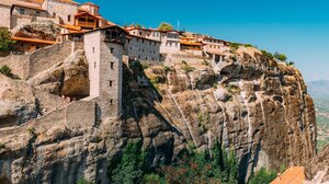 Απίστευτο κι όμως ελληνικό: Υπάλληλος του Δήμου Μετεώρων εμφανίστηκε στη δουλειά του 13 χρόνια μετά