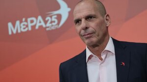 Βαρουφάκης: «Ρεσιτάλ υποκρισίας» η αποχή του ΣΥΡΙΖΑ από τη Βουλή