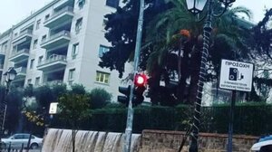 Κακοκαιρία στην Αθήνα: "Καταρράκτες" δημιουργήθηκαν στη Βασιλίσσης Σοφίας