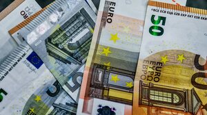 EKT: Περίπου 376.000 πλαστά χαρτονομίσματα αποσύρθηκαν από την κυκλοφορία το 2022 