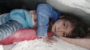 Σεισμός-Συρία: Συγκλονιστικό βίντεο με δύο αδερφάκια κάτω από τα συντρίμμια