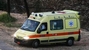 Σε σοβαρή κατάσταση ηλικιωμένος που έπεσε από μπαλκόνι