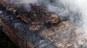 Τσικνοπέμπτη: Πότε θα τσικνήσουμε και πότε πέφτει η Καθαρά Δευτέρα