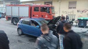 Αυτοκίνητο "τυλίχτηκε" στις φλόγες, εν κινήσει