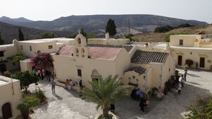 "Πόλεμος" για τις μοναστηριακές εκτάσεις