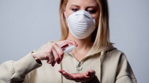 "Μη νομίζουμε ότι δεν θα μολυνθούμε ποτέ από τον covid" 