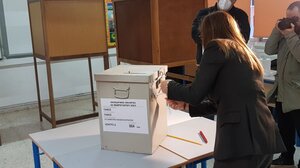 Προεδρικές εκλογές στην Κύπρο: Άνοιξαν οι κάλπες