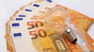 Ρεύμα: Μικρή παράταση στους προμηθευτές για τα αποκαλυπτήρια των νέων τιμολογίων του 2024