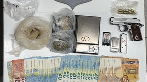 Έκρυβε στο γκαράζ του σπιτιού του, ναρκωτικά και όπλα