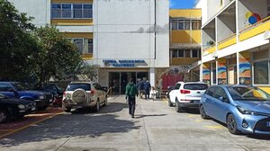 «Υπάρχουν εκατομμύρια για ντουβάρια ενώ για το υγειονομικό προσωπικό δεν περισσεύουν παρά ψίχουλα»;