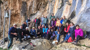 Πεζοπορία από το Αβδού στο σπήλαιο της Αγίας Φωτεινής