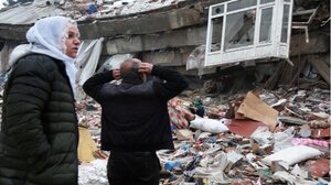 Τουρκία: Θρήνος στα ερείπια – Πάνω από 10.000 νεκροί, ισοπεδωμένες πόλεις και χωριά