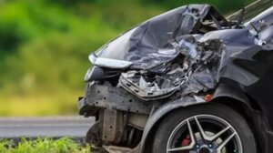 Έχασε τον έλεγχο του οχήματος κι έπεσε πάνω σε δέντρο