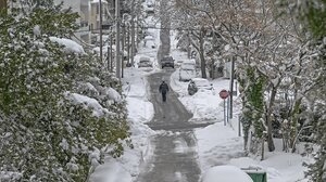 Νέο έκτακτο από την ΕΜΥ: Χιόνια μέχρι το απόγευμα στην Αττική