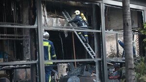 Νέα Σμύρνη: Στοιχείο «κλειδί» έσωσαν οι πυροσβέστες μέσα από τη φωτιά