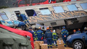 Τραγωδία στα Τέμπη: «Κάποιοι ούρλιαζαν για βοήθεια, ήταν χάος»