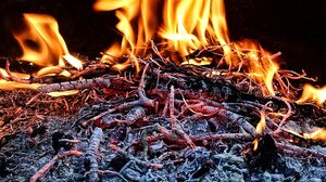 Ό,τι κάψετε… κάψετε ως την Τετάρτη, μετά έχει πρόστιμο!