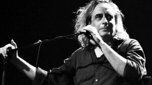 "Συγγνώμη πατέρα, αν ήξερα ότι θα πάρεις λεφτά θ' ανέβαινα και εγώ στο τρένο"