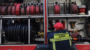 Ολονύχτια η επιφυλακή για τη μεγάλη φωτιά στην Καλαμαύκα