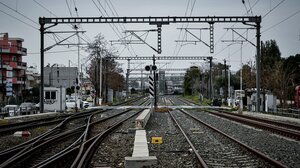 Συνελήφθη επ' αυτοφώρω να αφαιρεί μεταλλικά αντικείμενα από σιδηροδρομική γραμμή