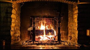 Το τζάκι... άναψε φωτιά στον ιδιοκτήτη του σπιτιού!