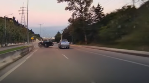 Κόβει την ανάσα βίντεο με την ανατροπή του ΙΧ στη Μίνι Περιμετρική!