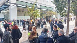 Συνταγματική λύση στο πρόβλημα της «ομηρείας» των συμβασιούχων