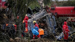 Τραγωδία στα Τέμπη: Σε εξέλιξη η ταυτοποίηση με ανάλυση DNA – 57 νεκροί, 48 νοσηλεύονται, 7 σε ΜΕΘ