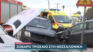 Φορτηγό παρέσυρε πεζό και έπεσε πάνω σε δύο αυτοκίνητα - Νεκρός ο άνδρας