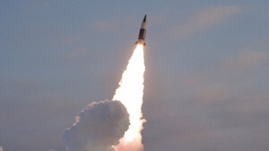 Βόρεια Κορέα: Εκτόξευσε δύο βαλλιστικούς πυραύλους μικρού βεληνεκούς