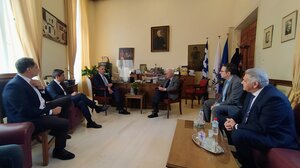 Ζητήματα που απασχολούν το Ηράκλειο έθεσε στον Υπουργό Επικρατείας ο Δήμαρχος