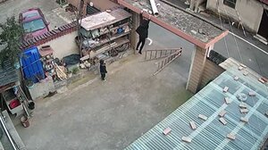 Κίνα: Κρατούσε δεμένη με αλυσίδα από τον λαιμό τη σύζυγό του!