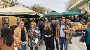 Στη Λαϊκή Αγορά της Παλιάς Πόλης Χανίων, κλιμάκιο του ΠΑΣΟΚ - ΚΙΝ.ΑΛ.