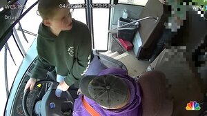 ΗΠΑ: 13χρονος μαθητής ακινητοποίησε σχολικό λεωφορείο όταν λιποθύμησε ο οδηγός (βίντεο)